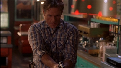ROSWELL_-_E2X07_WIPEOUT_283.jpg