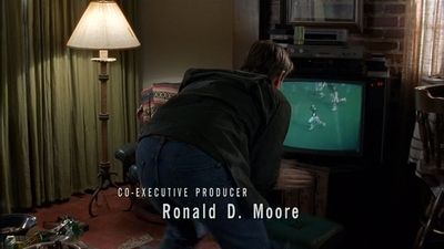 ROSWELL_-_S2X10_A_ROSWELL_CHRITMAS_CAROL_009.jpg