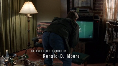 ROSWELL_-_S2X10_A_ROSWELL_CHRITMAS_CAROL_011.jpg