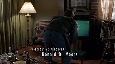 ROSWELL_-_S2X10_A_ROSWELL_CHRITMAS_CAROL_012.jpg