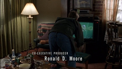 ROSWELL_-_S2X10_A_ROSWELL_CHRITMAS_CAROL_013.jpg
