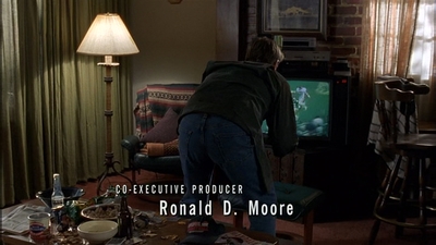 ROSWELL_-_S2X10_A_ROSWELL_CHRITMAS_CAROL_014.jpg