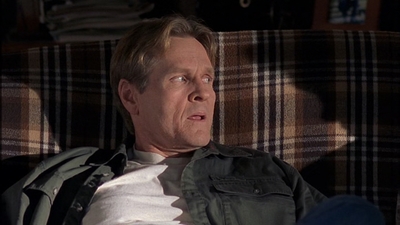 ROSWELL_-_S2X10_A_ROSWELL_CHRITMAS_CAROL_037.jpg