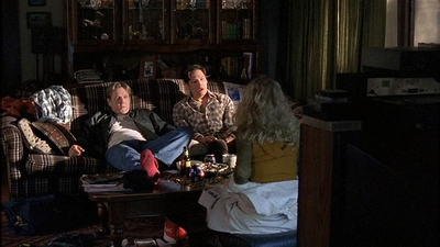 ROSWELL_-_S2X10_A_ROSWELL_CHRITMAS_CAROL_051.jpg