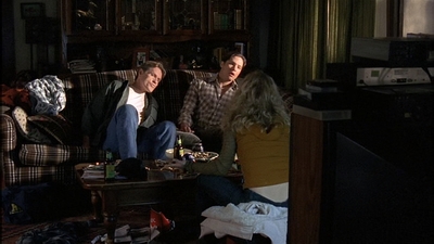 ROSWELL_-_S2X10_A_ROSWELL_CHRITMAS_CAROL_059.jpg
