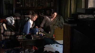 ROSWELL_-_S2X10_A_ROSWELL_CHRITMAS_CAROL_060.jpg
