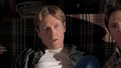 ROSWELL_-_S2X10_A_ROSWELL_CHRITMAS_CAROL_065.jpg