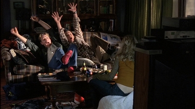 ROSWELL_-_S2X10_A_ROSWELL_CHRITMAS_CAROL_067.jpg