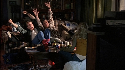 ROSWELL_-_S2X10_A_ROSWELL_CHRITMAS_CAROL_068.jpg