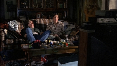 ROSWELL_-_S2X10_A_ROSWELL_CHRITMAS_CAROL_077.jpg