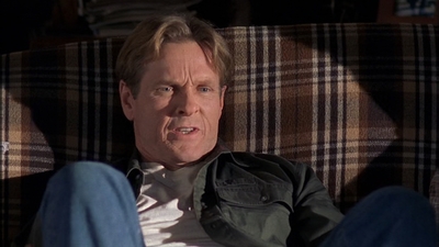 ROSWELL_-_S2X10_A_ROSWELL_CHRITMAS_CAROL_089.jpg