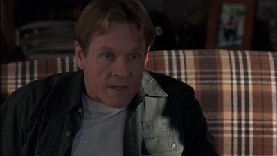 ROSWELL_-_S2X10_A_ROSWELL_CHRITMAS_CAROL_092.jpg
