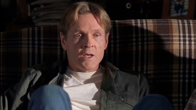 ROSWELL_-_S2X10_A_ROSWELL_CHRITMAS_CAROL_112.jpg