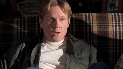 ROSWELL_-_S2X10_A_ROSWELL_CHRITMAS_CAROL_113.jpg