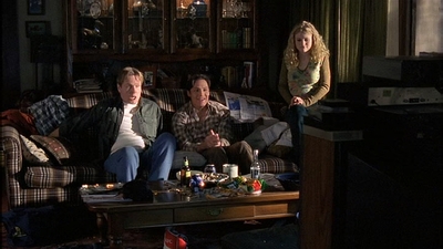 ROSWELL_-_S2X10_A_ROSWELL_CHRITMAS_CAROL_115.jpg