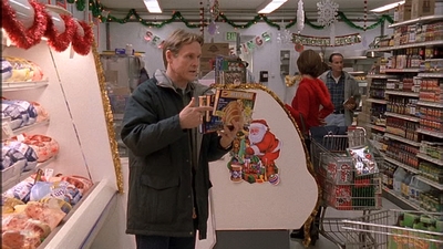 ROSWELL_-_S2X10_A_ROSWELL_CHRITMAS_CAROL_126.jpg
