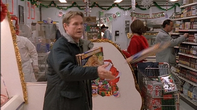 ROSWELL_-_S2X10_A_ROSWELL_CHRITMAS_CAROL_137.jpg