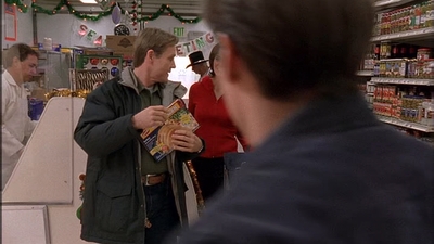 ROSWELL_-_S2X10_A_ROSWELL_CHRITMAS_CAROL_148.jpg