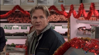 ROSWELL_-_S2X10_A_ROSWELL_CHRITMAS_CAROL_154.jpg