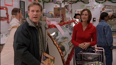ROSWELL_-_S2X10_A_ROSWELL_CHRITMAS_CAROL_193.jpg