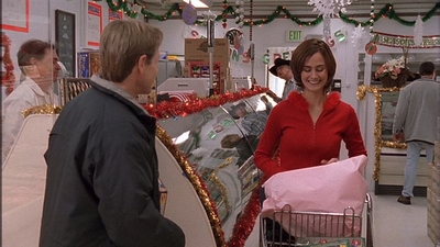 ROSWELL_-_S2X10_A_ROSWELL_CHRITMAS_CAROL_249.jpg