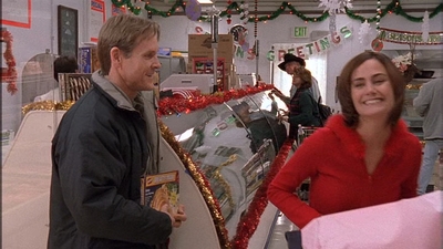 ROSWELL_-_S2X10_A_ROSWELL_CHRITMAS_CAROL_256.jpg