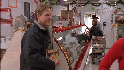 ROSWELL_-_S2X10_A_ROSWELL_CHRITMAS_CAROL_259.jpg