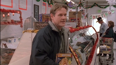 ROSWELL_-_S2X10_A_ROSWELL_CHRITMAS_CAROL_264.jpg