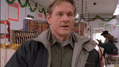 ROSWELL_-_S2X10_A_ROSWELL_CHRITMAS_CAROL_279.jpg
