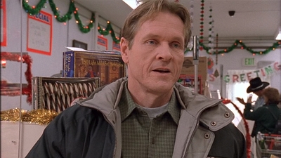 ROSWELL_-_S2X10_A_ROSWELL_CHRITMAS_CAROL_282.jpg