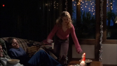 ROSWELL_-_S2X10_A_ROSWELL_CHRITMAS_CAROL_283.jpg
