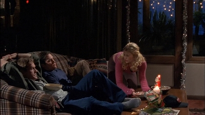 ROSWELL_-_S2X10_A_ROSWELL_CHRITMAS_CAROL_286.jpg