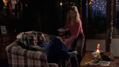 ROSWELL_-_S2X10_A_ROSWELL_CHRITMAS_CAROL_289.jpg