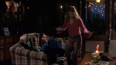 ROSWELL_-_S2X10_A_ROSWELL_CHRITMAS_CAROL_290.jpg