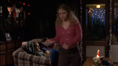 ROSWELL_-_S2X10_A_ROSWELL_CHRITMAS_CAROL_294.jpg