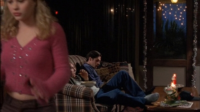 ROSWELL_-_S2X10_A_ROSWELL_CHRITMAS_CAROL_297.jpg
