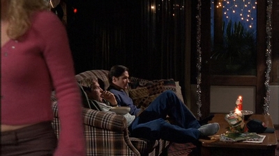 ROSWELL_-_S2X10_A_ROSWELL_CHRITMAS_CAROL_298.jpg