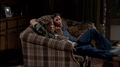 ROSWELL_-_S2X10_A_ROSWELL_CHRITMAS_CAROL_299.jpg