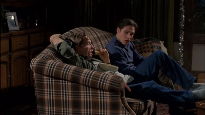 ROSWELL_-_S2X10_A_ROSWELL_CHRITMAS_CAROL_301.jpg