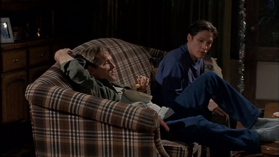 ROSWELL_-_S2X10_A_ROSWELL_CHRITMAS_CAROL_303.jpg