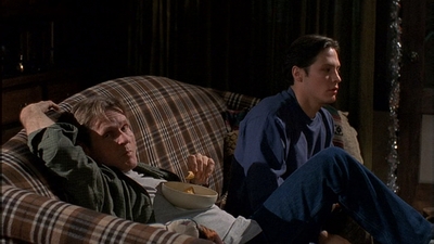 ROSWELL_-_S2X10_A_ROSWELL_CHRITMAS_CAROL_316.jpg