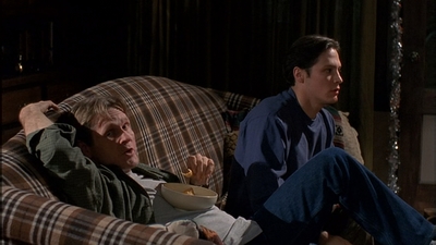 ROSWELL_-_S2X10_A_ROSWELL_CHRITMAS_CAROL_321.jpg