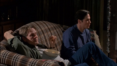 ROSWELL_-_S2X10_A_ROSWELL_CHRITMAS_CAROL_323.jpg