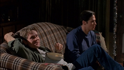 ROSWELL_-_S2X10_A_ROSWELL_CHRITMAS_CAROL_326.jpg