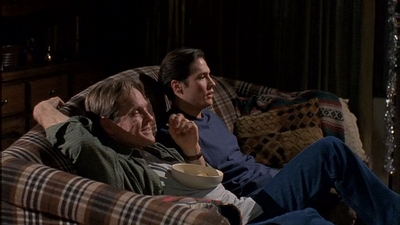 ROSWELL_-_S2X10_A_ROSWELL_CHRITMAS_CAROL_328.jpg