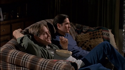 ROSWELL_-_S2X10_A_ROSWELL_CHRITMAS_CAROL_329.jpg