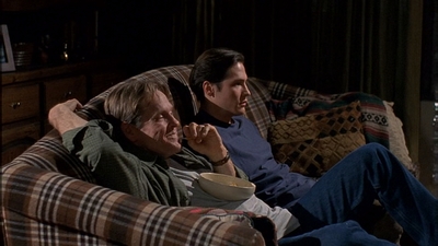 ROSWELL_-_S2X10_A_ROSWELL_CHRITMAS_CAROL_330.jpg