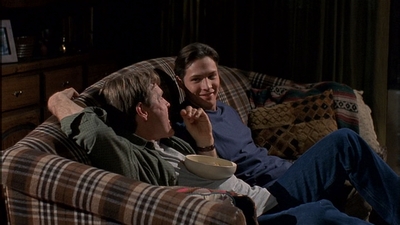 ROSWELL_-_S2X10_A_ROSWELL_CHRITMAS_CAROL_333.jpg