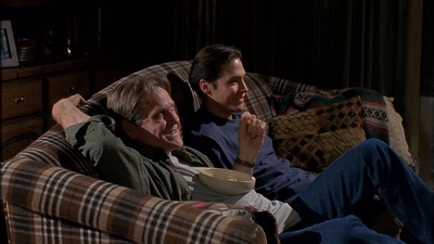 ROSWELL_-_S2X10_A_ROSWELL_CHRITMAS_CAROL_335.jpg