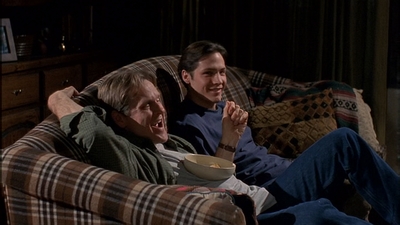 ROSWELL_-_S2X10_A_ROSWELL_CHRITMAS_CAROL_336.jpg